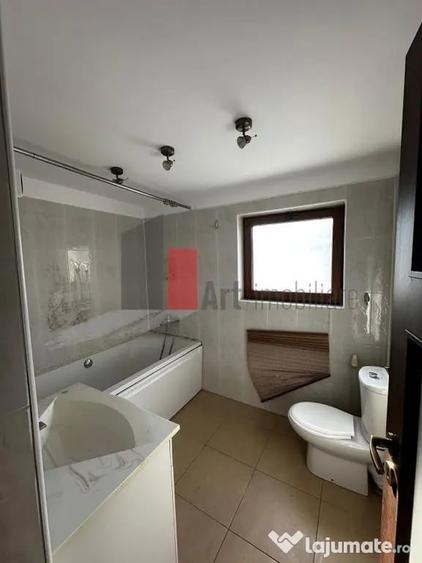 Casă cu 5 camere cu Teren 476 Mp în Dudu