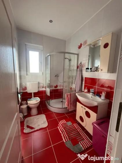 Casă cu 5 camere cu Teren 4400 Mp în Central