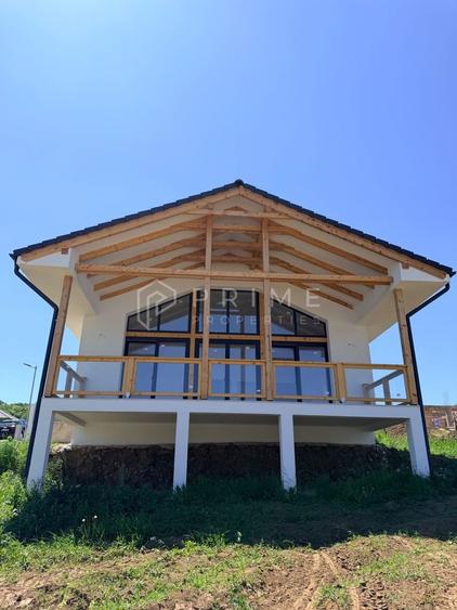 Casă individuală cu 4 camere cu Canalizare în Livezeni