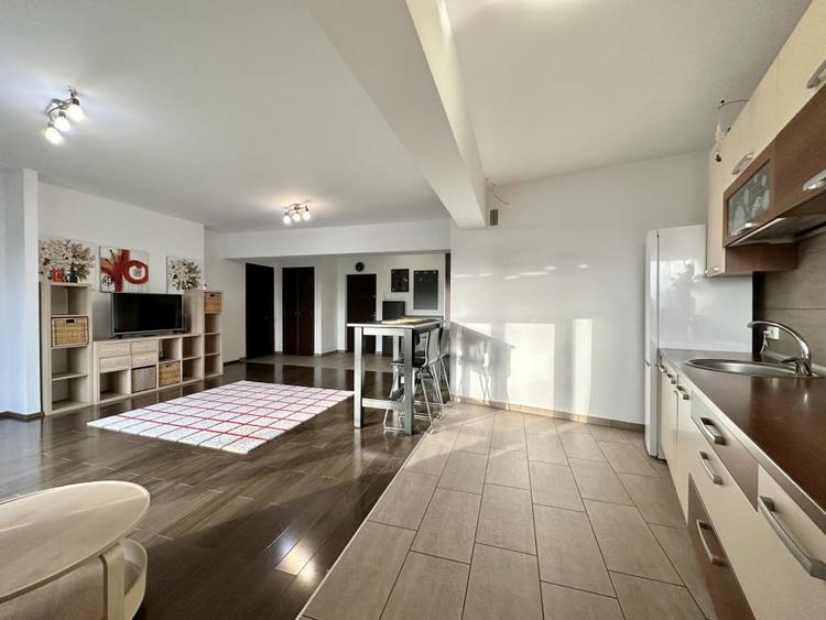 Apartament cu 2 camere semidecomandat, mobilat în Plopilor