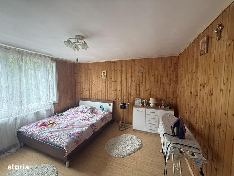 Casă cu 4 camere în Aurel Vlaicu