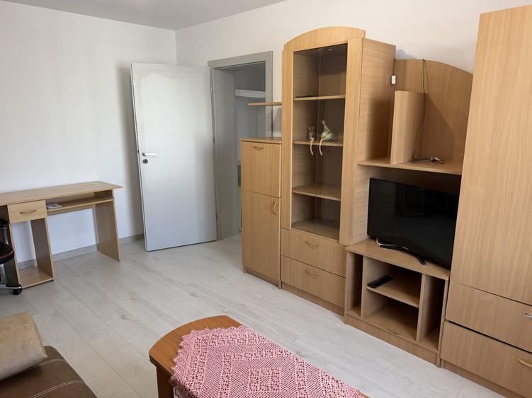Apartament cu 2 camere semidecomandat, mobilat în Central