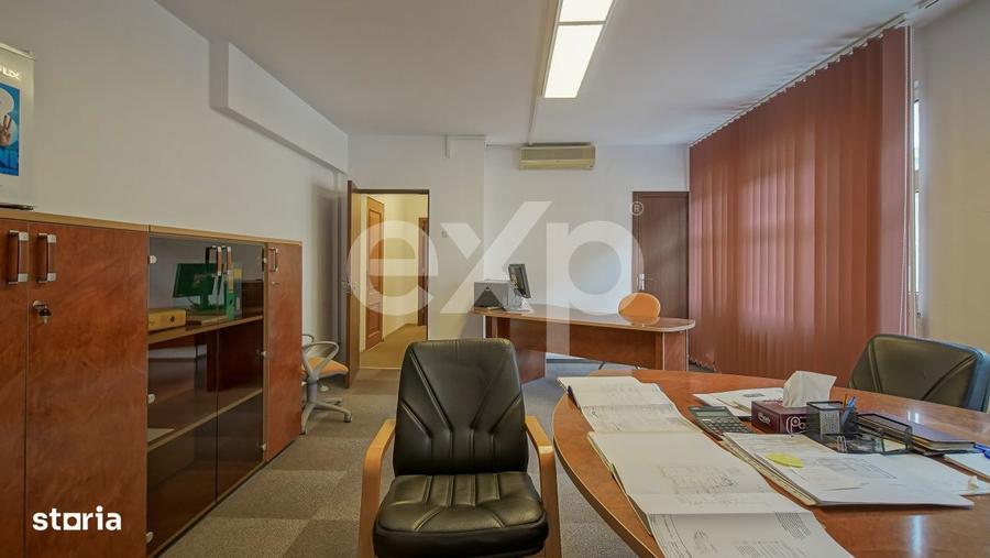 Apartament cu 5 camere decomandat în Astra