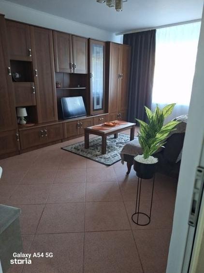 Apartament cu 2 camere decomandat în Calarași 4