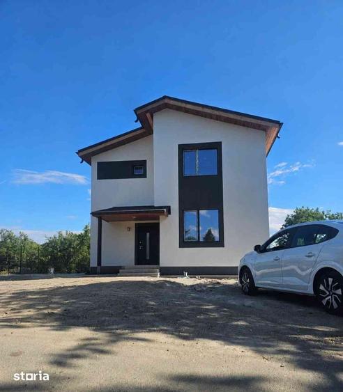Casă cu 4 camere cu Teren 570 Mp în Central