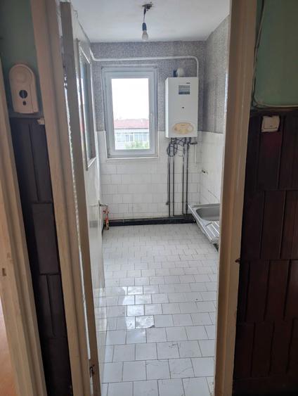 Persoana fizica vand apartament 2 camere D, 36mp, etaj 5/10, Alexandru cel Bun, la bulevard, liber si de renovat. Pret 80 000, se accepta credit. - 6