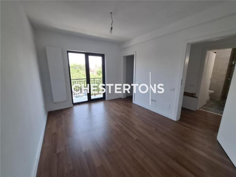 Casă cu 4 camere cu Teren 438 Mp în Crevedia