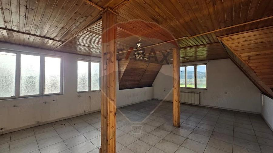 Spațiu comercial, de 400 mp, în Ațel