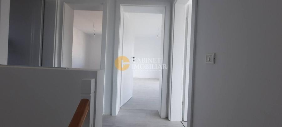Duplex cu 4 camere cu Canalizare în Valea Adâncă