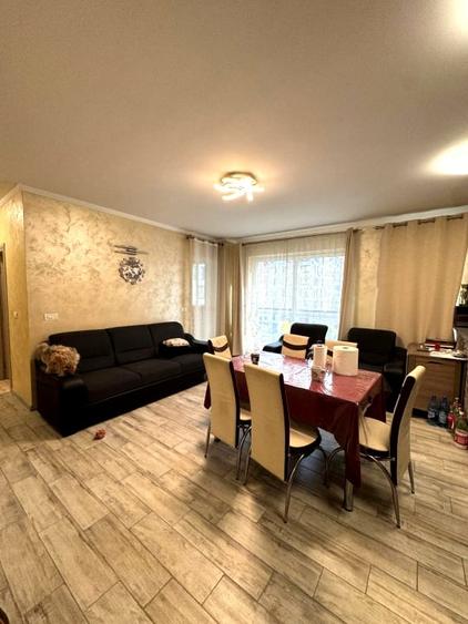 Apartament cu 4 camere decomandat în Florești