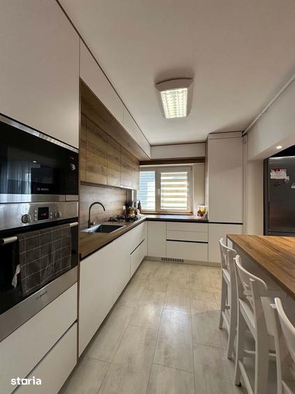 Apartament cu 4 camere decomandat în Micro 16