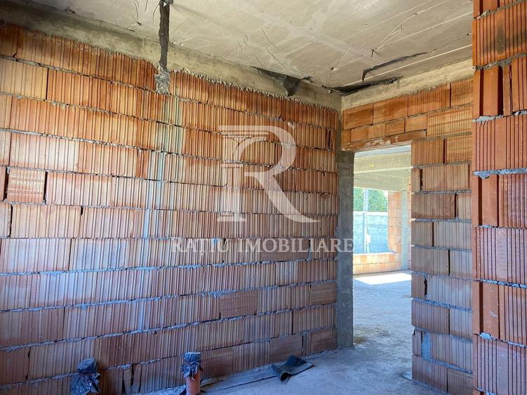 Casă individuală cu 4 camere cu Canalizare în Centura