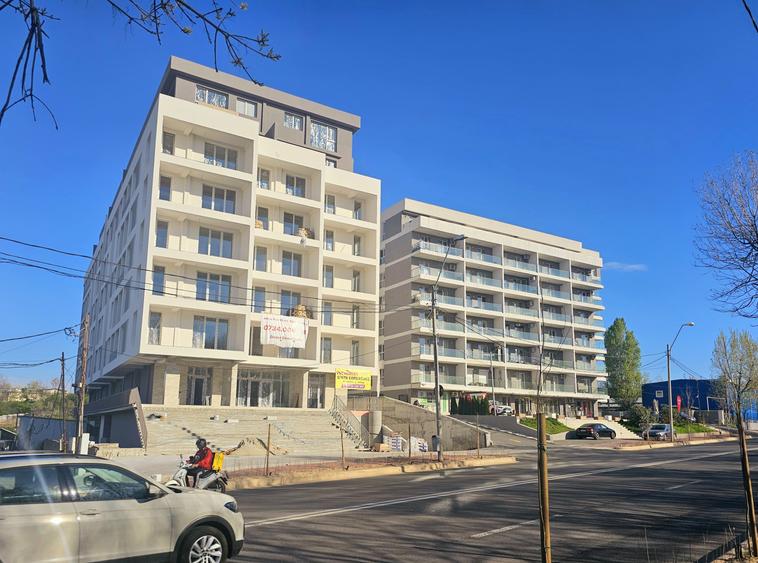 Apartament cu 3 camere decomandat în Vitan