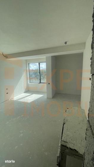 Casă cu 5 camere cu Teren 394 Mp în Agigea