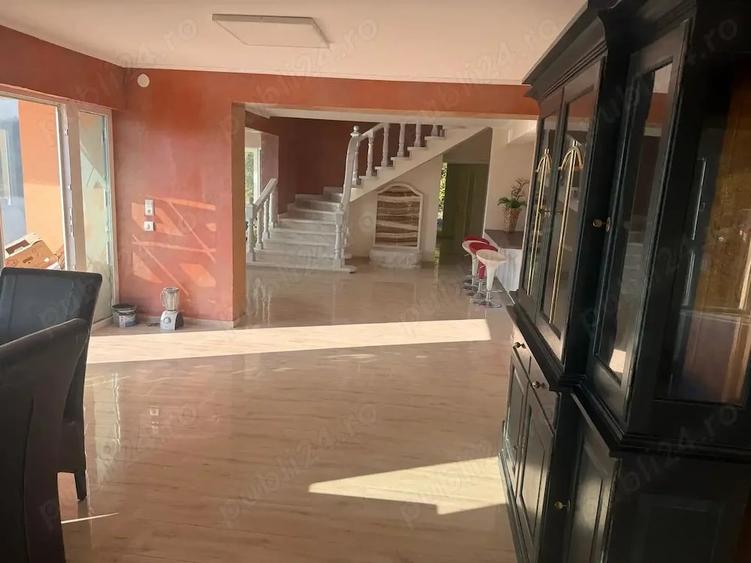 Casă cu 6 camere cu Teren 920 Mp în Slimnic