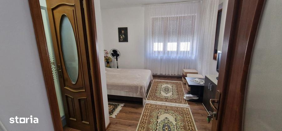 Casă cu 5 camere cu Teren 338 Mp în Sud
