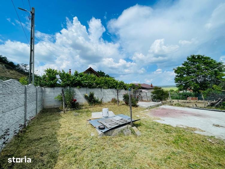 Casă cu 8 camere cu Teren 432 Mp în Livezi