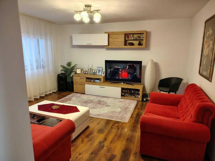 Apartament cu 3 camere decomandat în Central