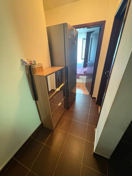 Apartament cu 3 camere semidecomandat în Pantelimon