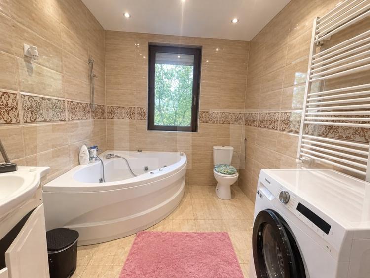 Casă individuală cu 5 camere cu Canalizare în Nord
