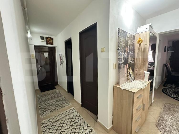 Apartament cu 3 camere decomandat, mobilat în Bejan