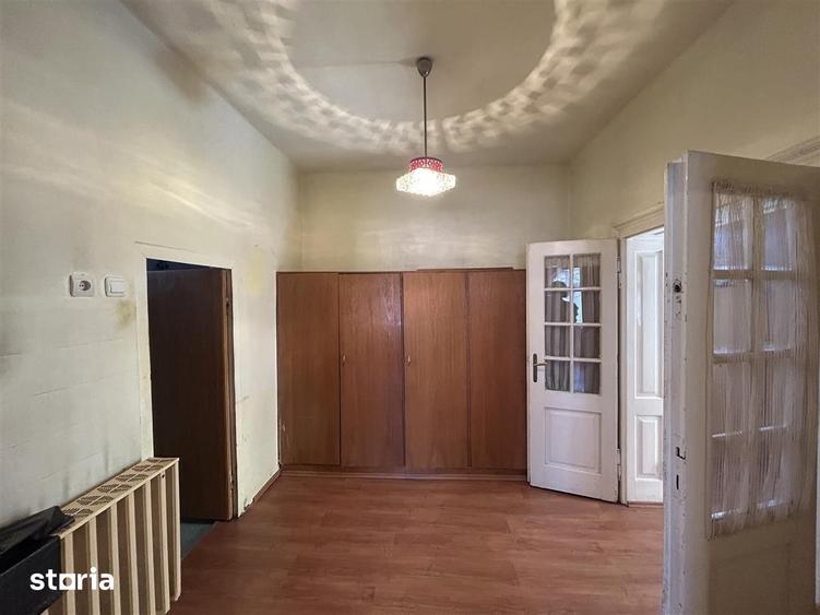 Casă cu 4 camere cu Teren 596 Mp în Central