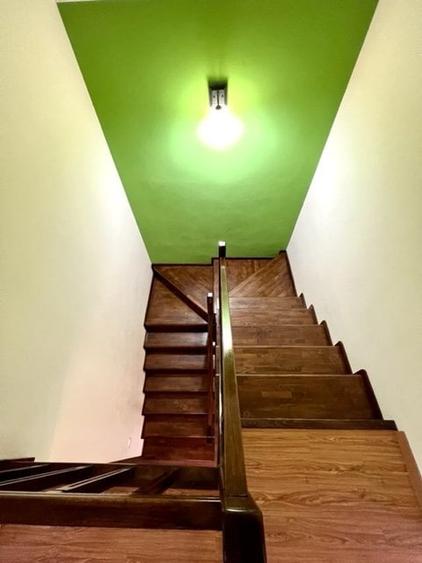 Casă individuală cu 4 camere cu Garaj în Est