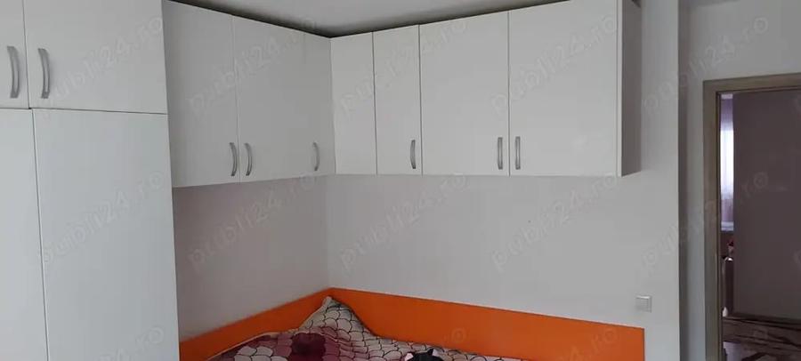 Apartament cu 5 camere decomandat în Florești