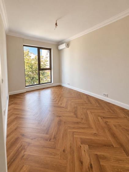 Apartament cu 4 camere decomandat în Herăstrău