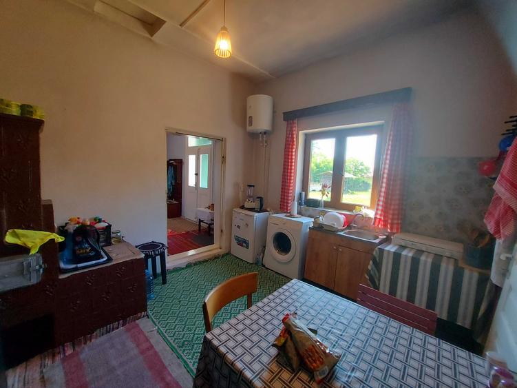 Casă cu 4 camere în Coconi