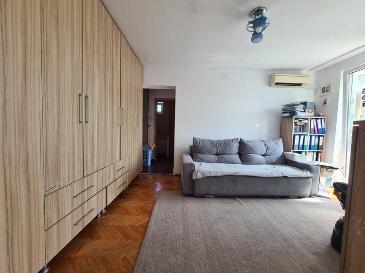Apartament cu 3 camere semidecomandat, mobilat în Grigorescu