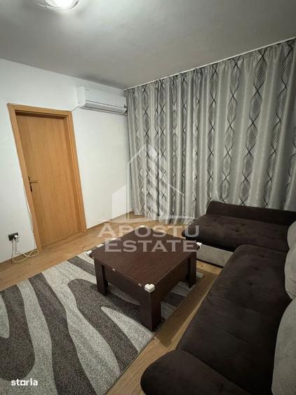 Apartament cu 3 camere semidecomandat, mobilat în Girocului