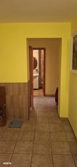 Apartament cu 3 camere decomandat în Dârste