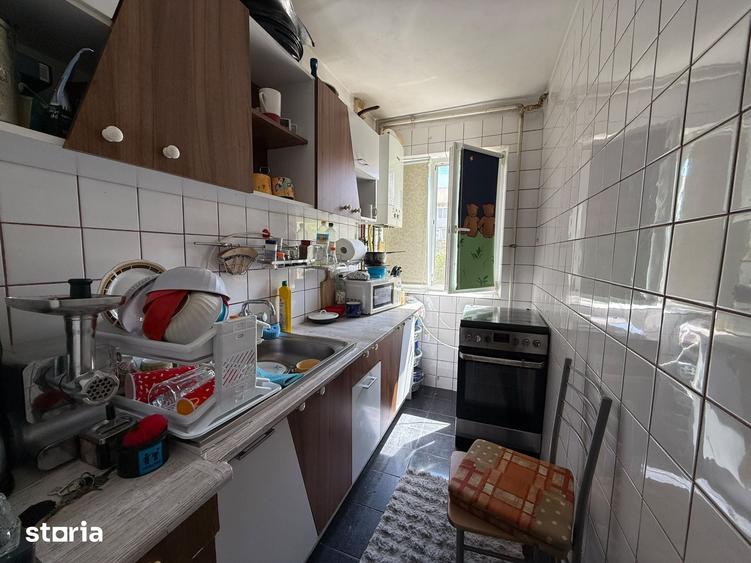 Apartament cu 3 camere semidecomandat în Circumvalațiunii