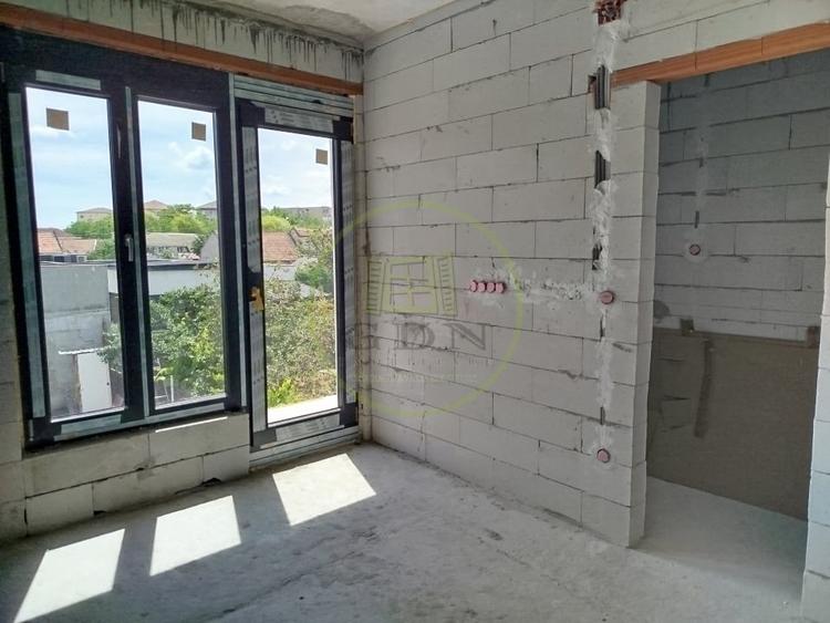 Duplex cu 10 camere cu Canalizare în Cantemir