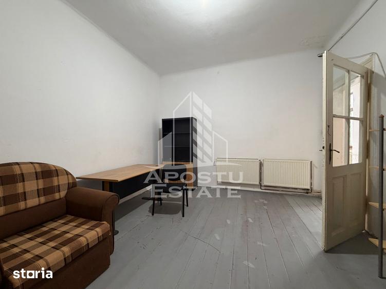 Casă cu 2 camere cu Teren 300 Mp în Girocului