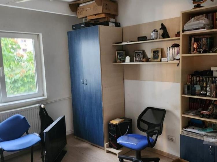 Apartament cu 3 camere decomandat în Drumul Sării