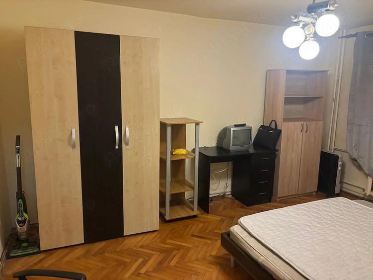 Garsonieră decomandată în Complex Studențesc