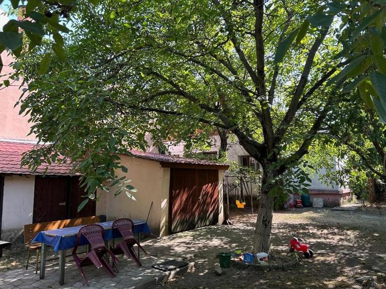 Casă cu 6 camere cu Teren 1000 Mp în Traian
