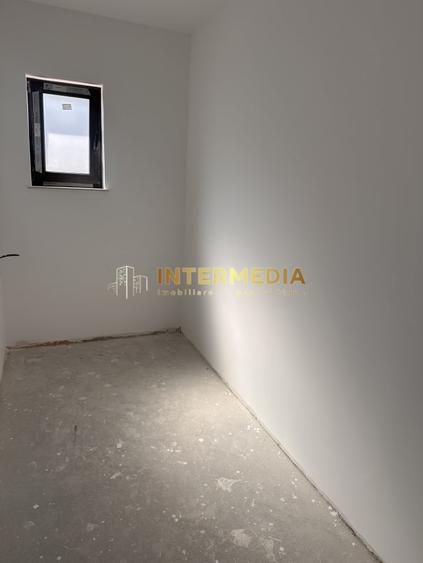 Casă individuală cu 4 camere cu Canalizare în Cetate