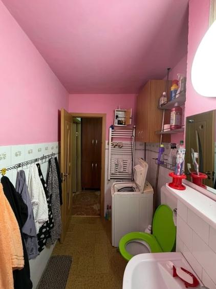 Apartament cu 3 camere semidecomandat, mobilat în Lipovei