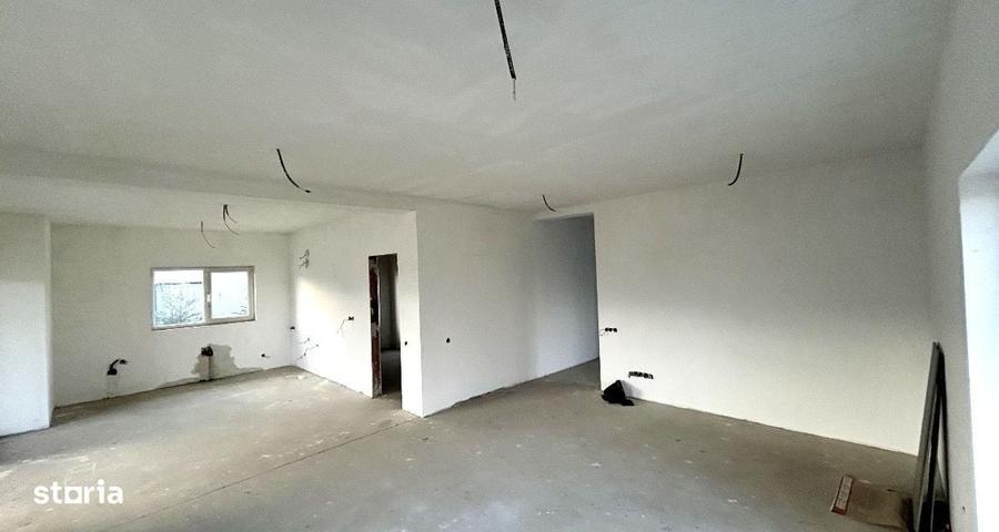 Casă cu 4 camere în Sânnicoară