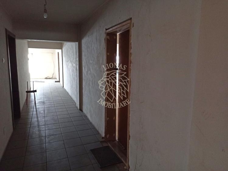 Birou, de 300 mp, în Sud