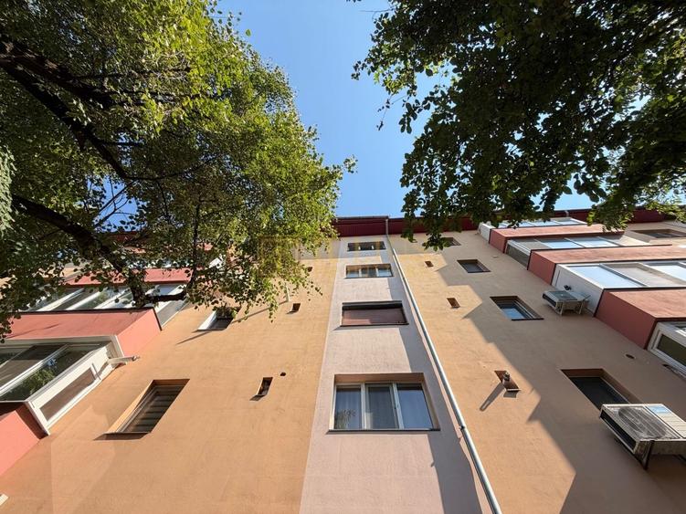 Apartament cu 3 camere semidecomandat, mobilat în Girocului