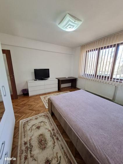 Apartament cu 3 camere decomandat în Gruia
