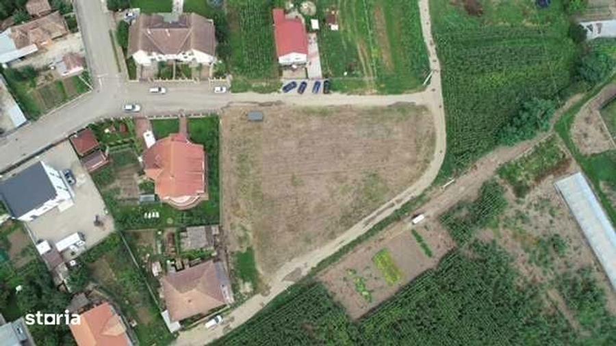 Teren de 2100 mp, în Central