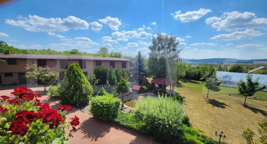 Apartament cu 3 camere, 80 mp, 3.000 mp teren, zona Reghin - 2