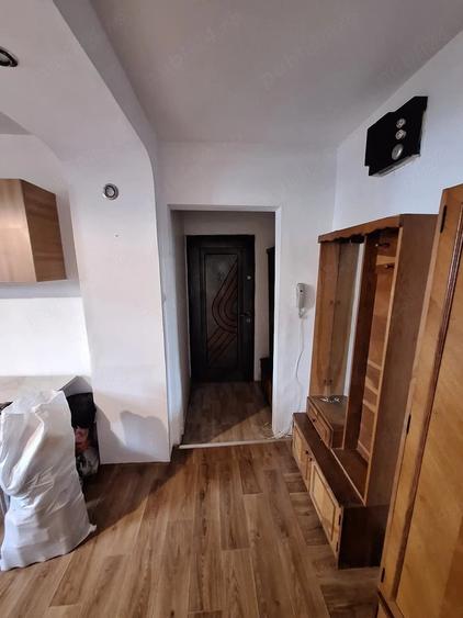 Apartament cu 2 camere semidecomandat în Soarelui