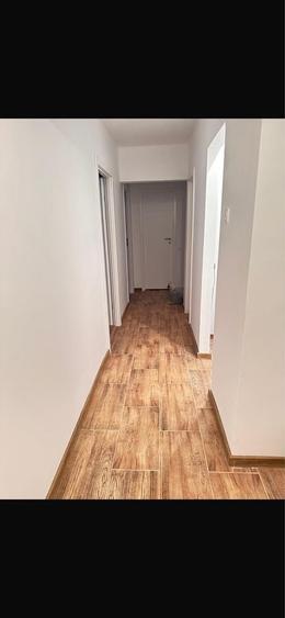 Apartament cu 3 camere decomandat în Drumul Taberei