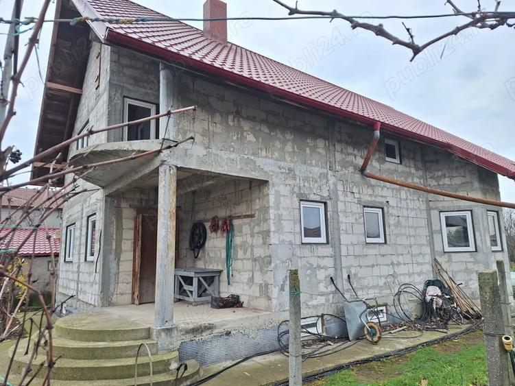 Casă cu 5 camere cu Teren 950 Mp în Valu lui Traian